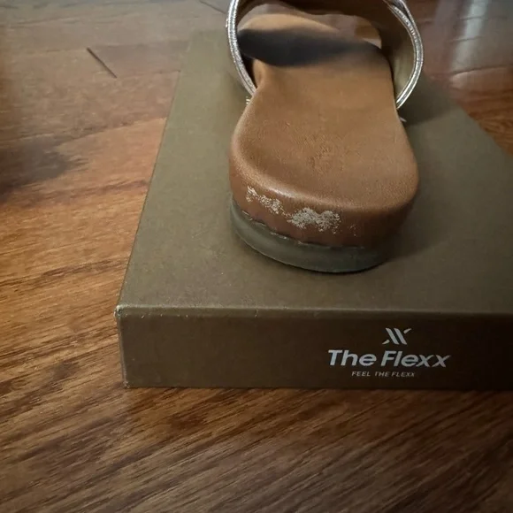 Chic Women's Slides/Sandals - Picture 4 of 4